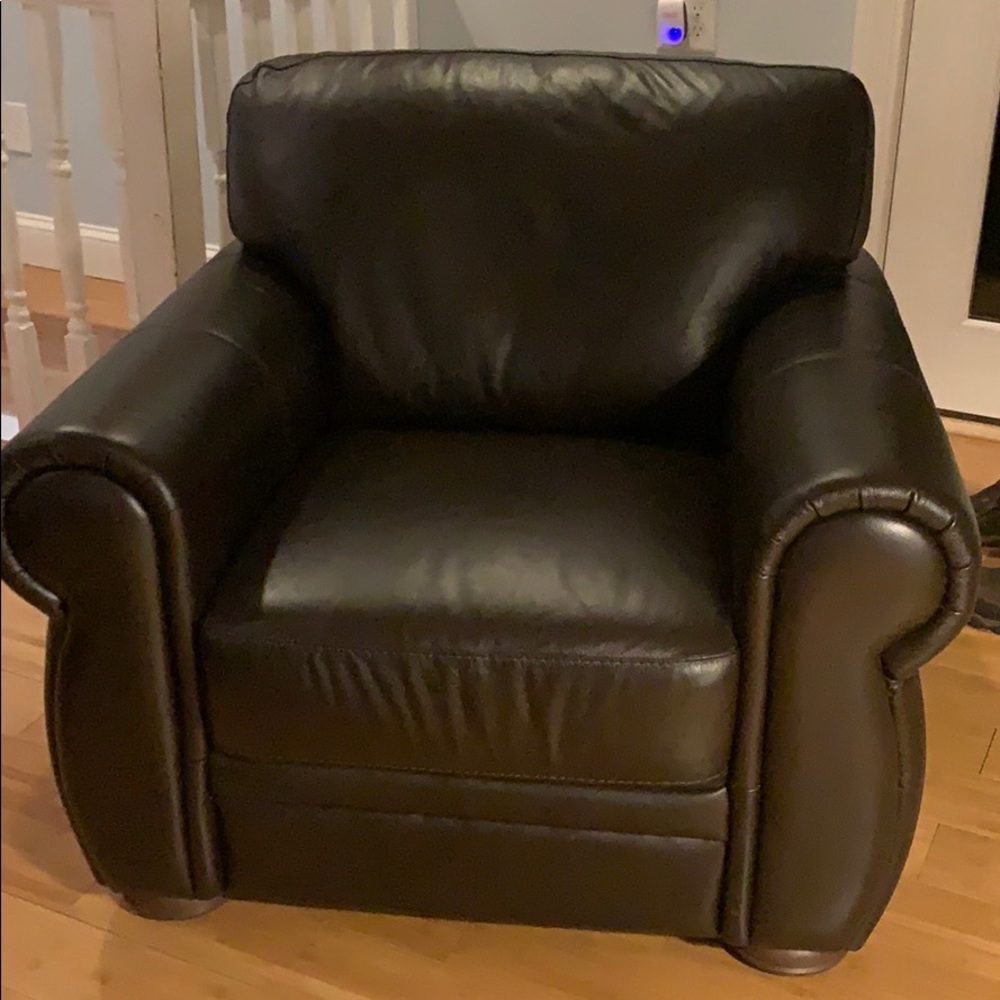 Two leather chairs like new.